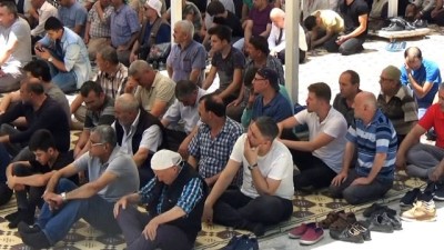 kapali carsi -  Ramazan Ayı’nın son cumasında Ulu Cami doldu taştı Videosu