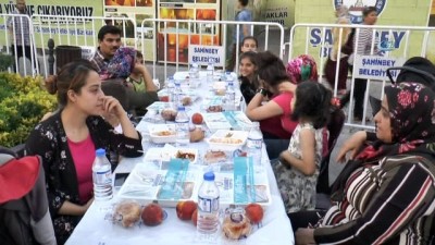 tezahur -  Şahinbey’de geleneksel iftar devam ediyor Videosu