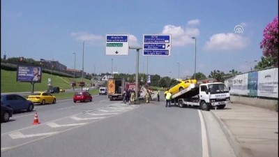 kirkoy - Taksi aydınlatma direğine çarptı: 2 yaralı - İSTANBUL  Videosu