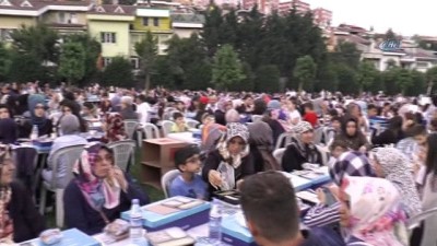 iftar sofrasi -  Bakan Kurtulmuş: “Bu seçim yapanlar ve yapmak isteyenler ile yıkmak isteyenler arasında bir seçimdir” Videosu