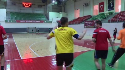 isaret dili - Basketboldan hentbola uzanan sessiz yol - İZMİR  Videosu