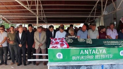 adli tip - Bebeği ile aynı mezara defnedildi - ANTALYA Videosu