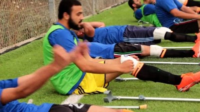 saglik hizmeti -  - Filistinliler Ampute Futbol Takımı Kurdu Videosu