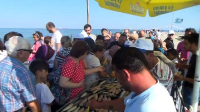 arbede -  Bedava balık ekmek izdihamı Videosu