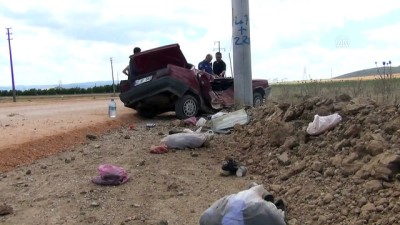 elektrik diregi - Otomobil elektrik direğine çarptı: 1 yaralı - KONYA  Videosu