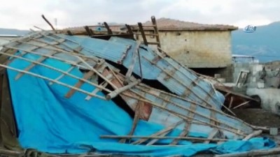 siddetli ruzgar -  Şiddetli rüzgar ahırın çatısını uçurdu  Videosu