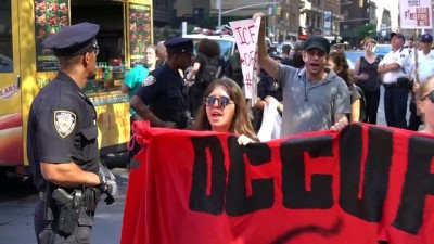 sinir disi - Trump'ın göçmen politikası protesto edildi - NEW YORK Videosu
