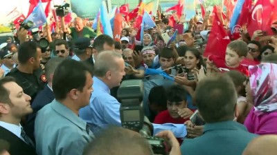 Türkiye Cumhurbaşkanı Erdoğan'a KKTC'de sevgi gösterisi (2) - LEFKOŞA