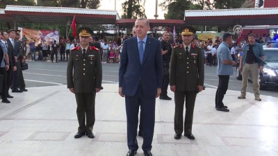 Türkiye Cumhurbaşkanı Erdoğan, Atatürk Anıtı'na çelenk bıraktı - LEFKOŞA