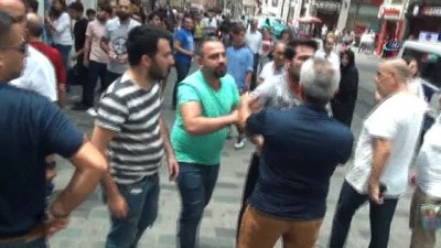 guven timleri -  İstiklal Caddesi'nde turistlerin tekme tokat kavgası kamerada  Videosu