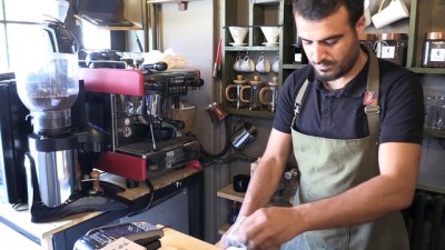 su tesisati - Özel tasarım bisikletle kahveyi müşterinin ayağına götürüyor - ESKİŞEHİR  Videosu