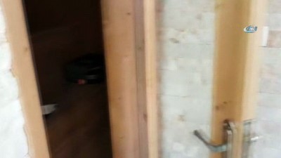gizli bolme -  40 yıl 5 ay hapis cezası bulunan iki kardeş saunadaki gizli bölmede yakalandı  Videosu