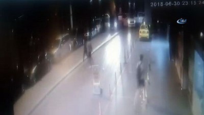 silahli saldiri -  Lüks minibüsle taksi sürücüsüne silahlı saldırı kamerada  Videosu