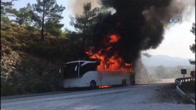 ormana -  Otobüste başlayan yangın ormana sıçradı  Videosu