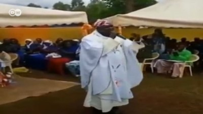 rahip - Rapçi rahip görevden uzaklaştırıldı  Videosu
