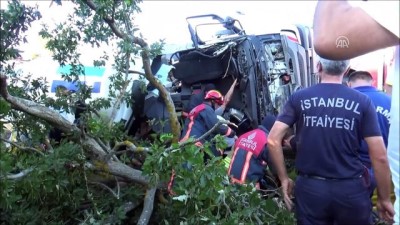 beton mikseri - Silivri'de beton mikseri devrildi: 1 ölü, 1 yaralı - İSTANBUL Videosu