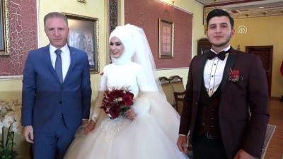 isaf - Validen gelin ve damada 'balkon' jesti - SİVAS Videosu