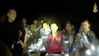 dalis egitimi - Mağarada mahsur kalan Taylandlı çocuklar kurtulmak için tüplü dalış eğitimi alacak  Videosu