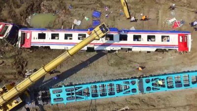 Tren kazasında devrilen vagonların kaldırılmasına başlandı - TEKİRDAĞ