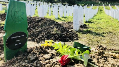 kirim - : Soykırım mağduru Boşnak öğrenciden örnek Srebrenitsa projesi  Videosu