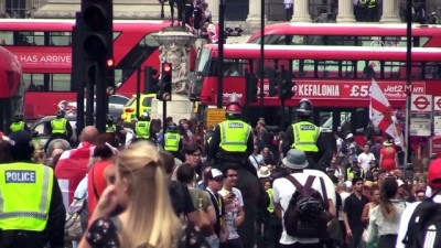 asiri sagci - Aşırı sağcı Robinson'a destek gösterisi - LONDRA Videosu