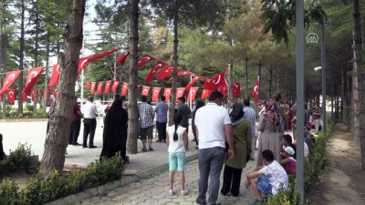 darbe girisimi - Şehit Halisdemir'in kabrine ziyaretçi akını - NİĞDE Videosu
