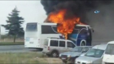 otobus soforu -  Seyir halindeki yolcu otobüsü alev alev yandı  Videosu