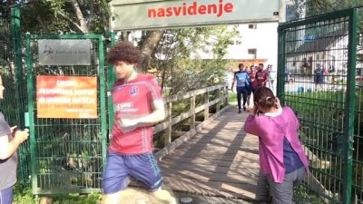 Trabzonspor'da futbolcular dereye girerek serinledi
