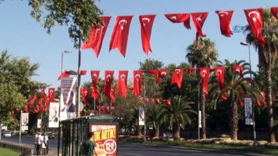 darbe girisimi -  15 Temmuz’un yıl dönümünde Vatan Caddesi Türk bayraklarıyla donatıldı  Videosu
