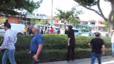 biber gazi -  Ortalık savaş alanına döndü...Silahlı, pompalı tüfekli kavga çıktı, “Onların hepsini vuracağım yaz buraya” diyerek tehditler savurdu Videosu