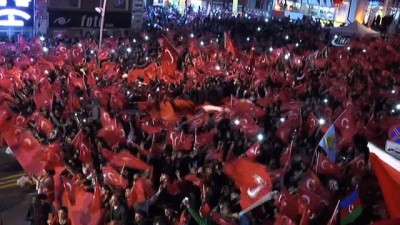 esenli -  15 Temmuz Demokrasi ve Milli Birlik Günü Erzurum’da yoğun yağmur altında coşkuyla kutlanıyor  Videosu