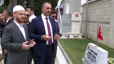darbe girisimi - Adalet Bakanı Gül, 15 Temmuz Şehitliği'ni ziyaret etti - İSTANBUL  Videosu