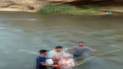 bebek -  Piknikçiler yükselen çay suyunda mahsur kaldı Videosu