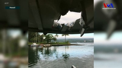 Hawaii’de Fırlayan Lav Parçası Yolcu Teknesine Düştü