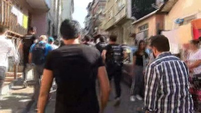 ozel harekat polisleri -  Kağıthane'de özel harekat polisli uyuşturucu operasyonunda kapılar koçbaşlarıyla kırıldı Videosu