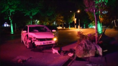 elektrik diregi -  Kaza yapan sürücü aracını bırakıp kaçtı  Videosu