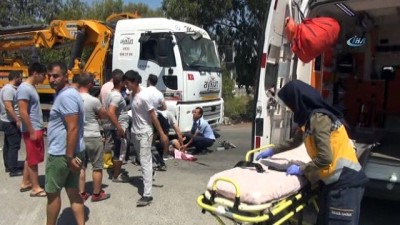asiri hiz -  Manavgat'ta sürüklenen motosiklet Ters yönden gelen kamyonun altına girdi  Videosu