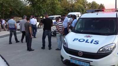 yardim cagrisi - Kaçmaya çalışan zanlının yakınlarıyla polis arasında arbede - BURSA Videosu