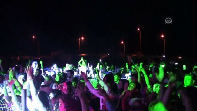 havai fisek gosterisi - Akçakoca'da Işın Karaca konseri - DÜZCE  Videosu
