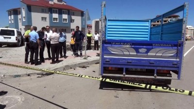 ehliyet sinavi -  Erzurum’da yürek burkan kaza: 1 ölü  Videosu