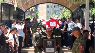  Kahramanmaraş şehidini uğurladı 