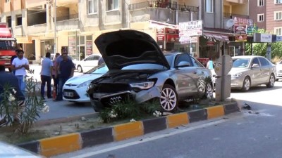 direksiyon -  Suriyelilerin kullandığı iki araç birbirine girdi Videosu