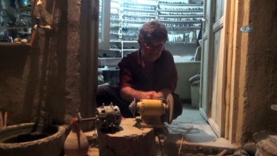 sanat eseri -  Çakıyla taşı sanata dönüştürüyor  Videosu