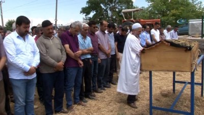 cenaze namazi -  Damdan düşen yaşlı adam hayatını kaybetti  Videosu