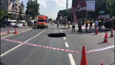  Dolmabahçe'de yol çöktü