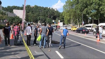  Dolmabahçe'de yol çöktü