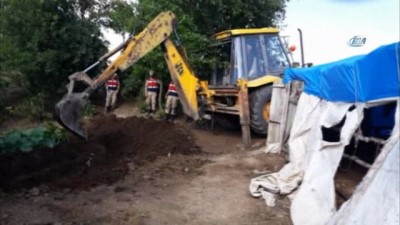 kazma kurek -  Evrim’in kaybolduğu çadırın çevresindeki gübrelik kepçe ile kazılarak arandı Videosu