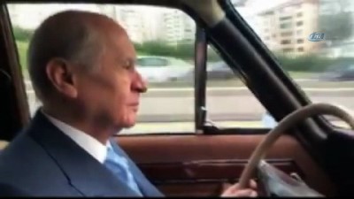 klasik otomobil -  MHP Lideri Bahçeli klasik otomobiliyle Ankara yollarında Videosu