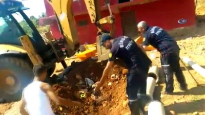 is makinesi -  Boruda mahsur kalan yavru köpek kurtarıldı  Videosu