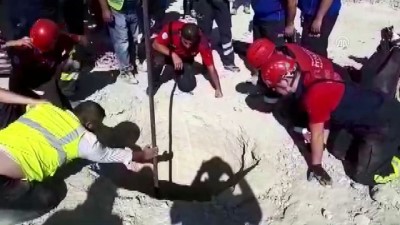 insaat cukuru - İnşaat çukuruna düşen işçiyi itfaiye kurtardı - DENİZLİ Videosu